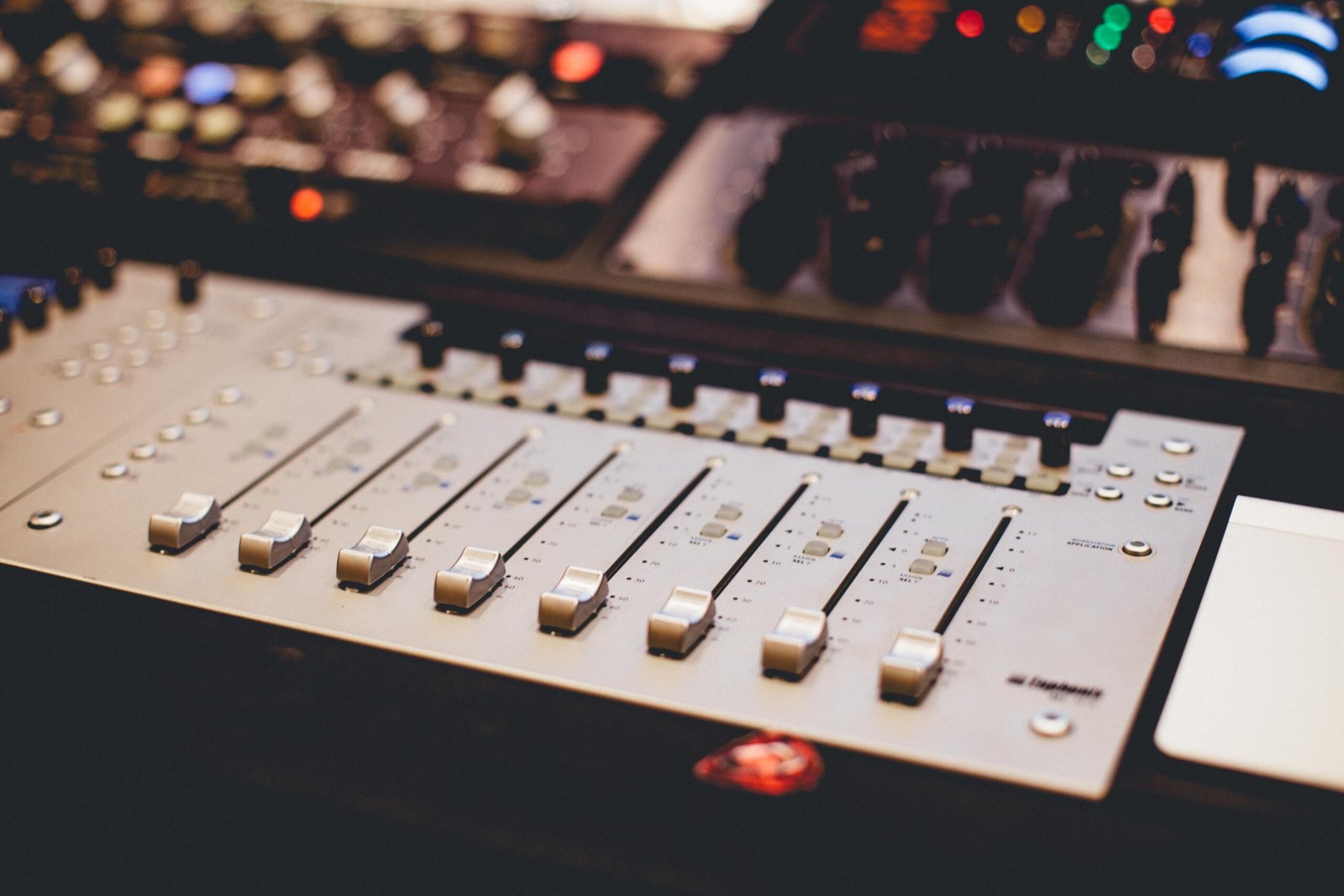 Analogue recording console